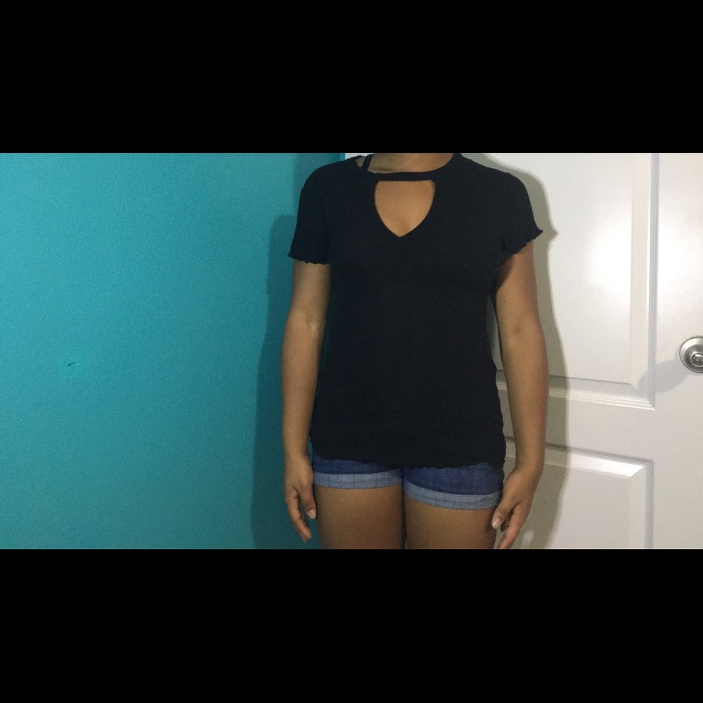 Open cut black shirt